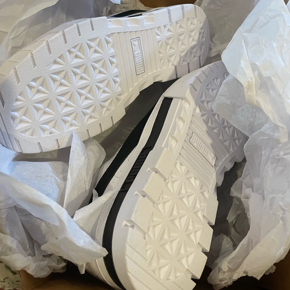 Puma Mayze platform trainers in white and black - Picture 4 of 6